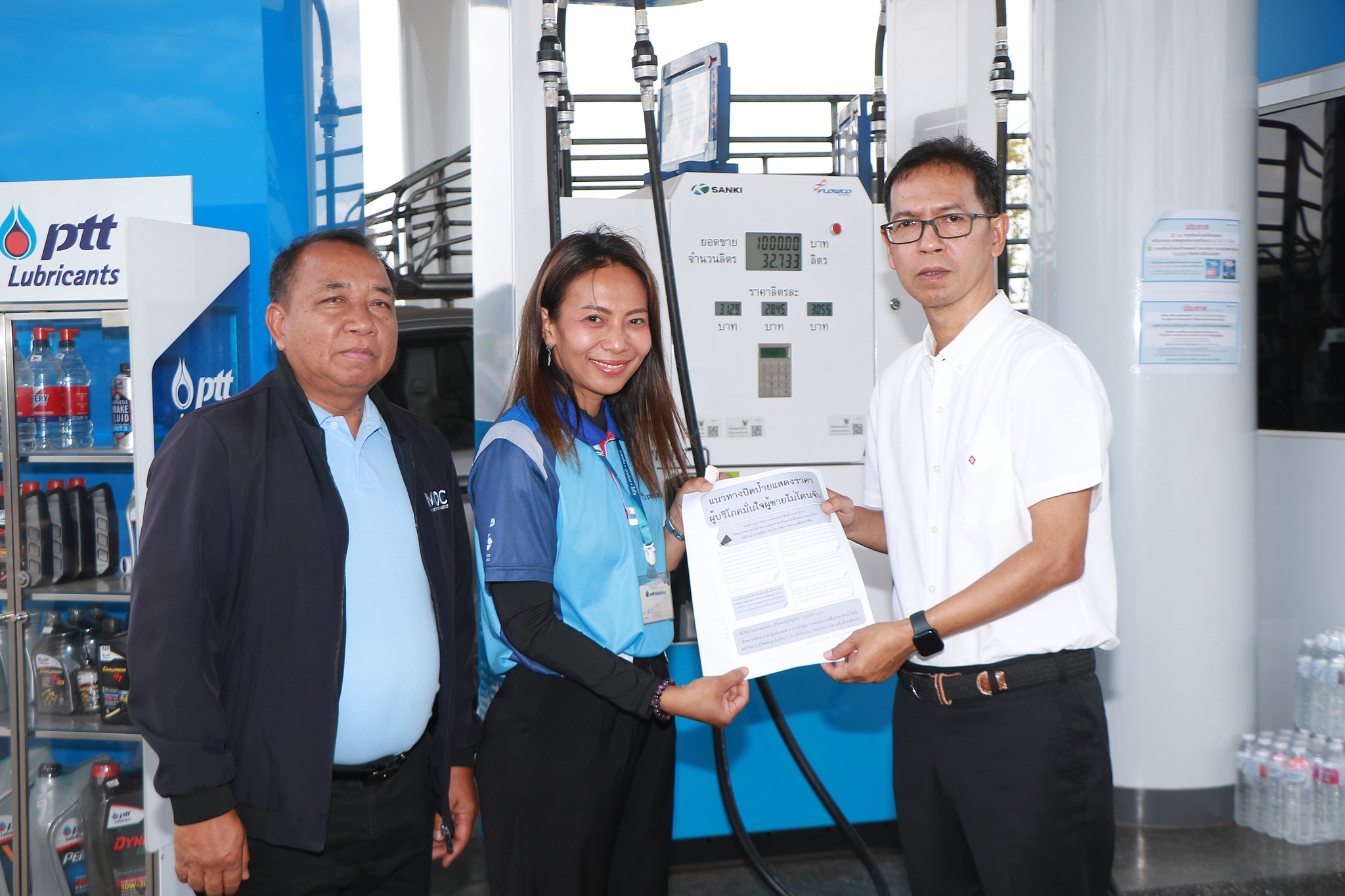 ผู้ว่าฯ อำนาจเจริญ นำทีมตรวจสถานีบริการน้ำมัน สร้างความมั่นใจประชาชนด้านราคาและคุณภาพพลังงาน