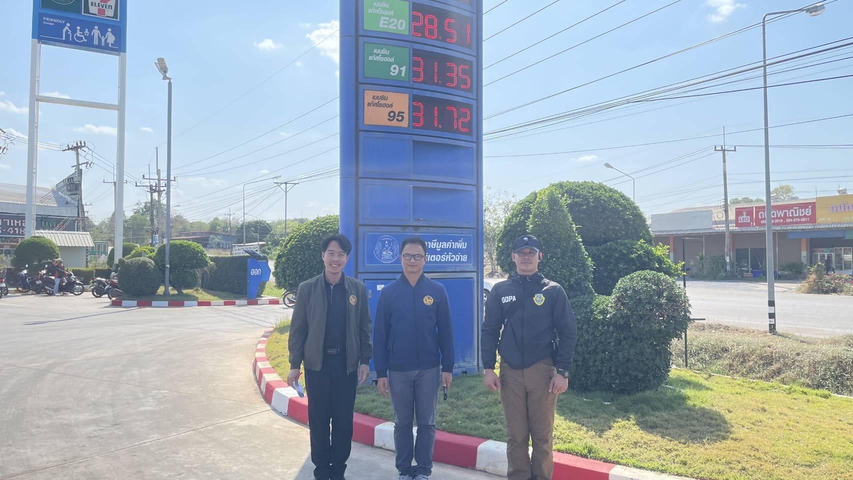 อำเภอชานุมานลงพื้นที่ตรวจสถานีบริการน้ำมัน สร้างความมั่นใจประชาชน ภาครัฐมีมาตรการดูแลความมั่นคงด้านพลังงาน