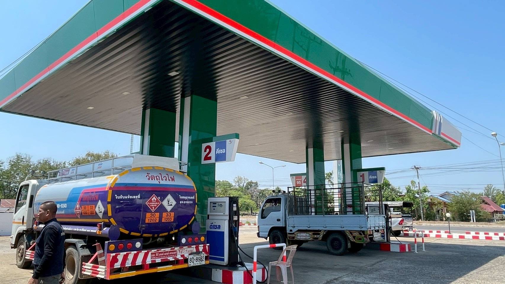 นายอำเภอหัวตะพาน &nbsp;ลงพื้นที่ติดตามสถานการณ์พลังงานเชื้อเพลิงในพื้นที่ สถานการณ์ยังปกติ