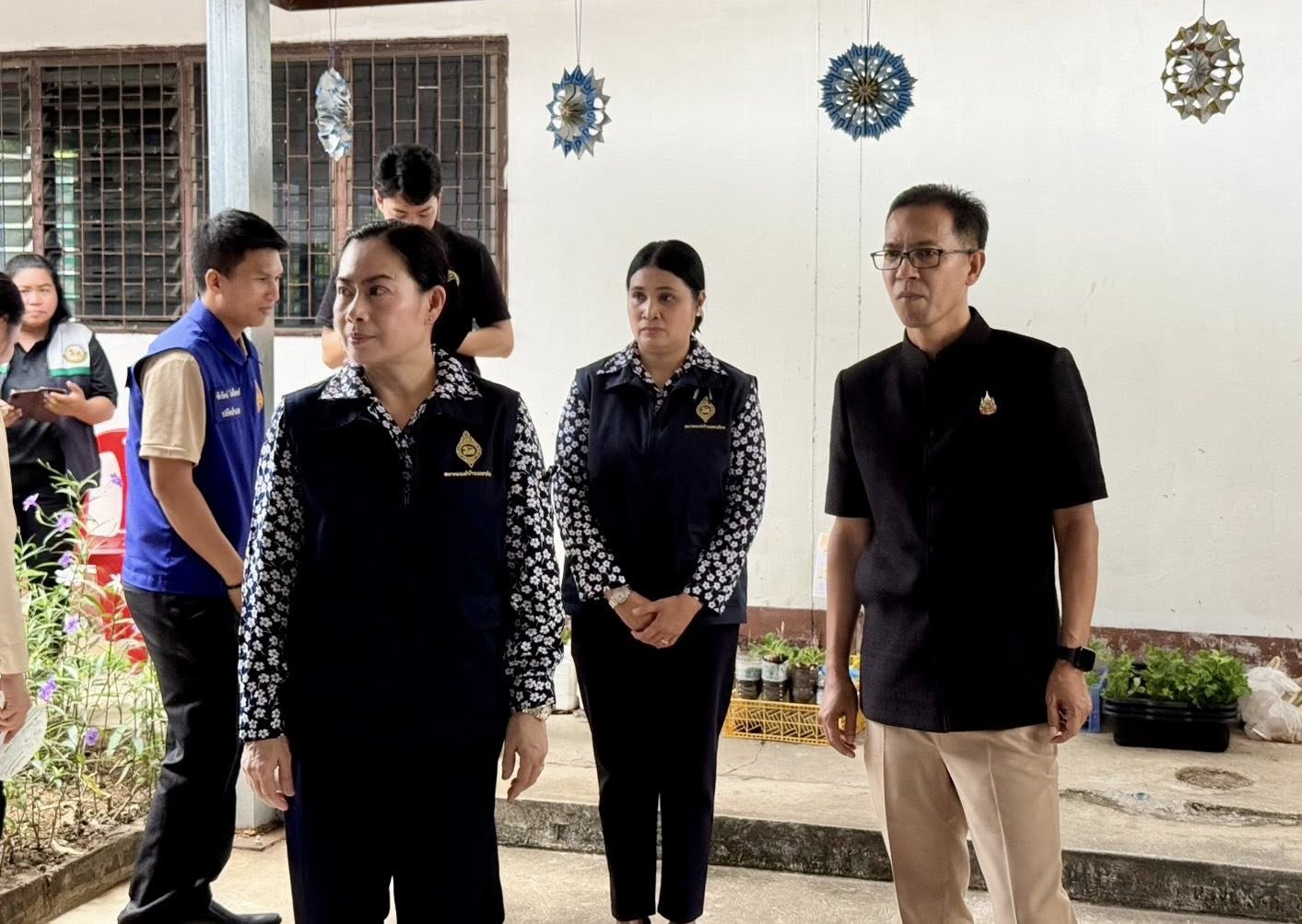 ผู้ว่าฯ อำนาจเจริญ นำคณะลงพื้นที่ศูนย์พัฒนาเด็กเล็กบ้านม่วงฯ ติดตามโครงการ &ldquo;ถังขยะเปียก ลดโลกร้อน&rdquo; พร้อมส่งเสริมปลูกผักสวนครัว สร้างความมั่นคงทางอาหารแก่เด็กเล็กในชุมชน