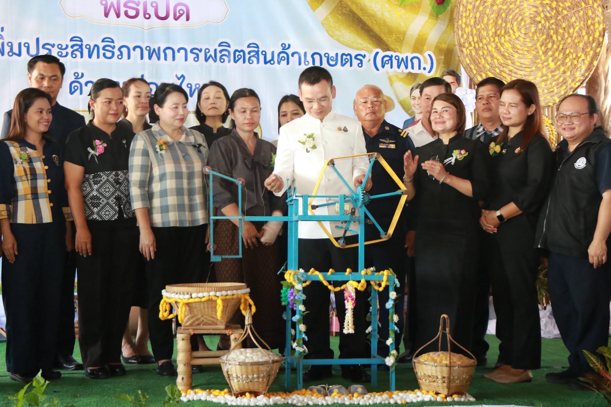 จังหวัดอำนาจเจริญ เปิดศูนย์เรียนรู้ฯ (ศพก.) ด้านหม่อนไหม ประจำจังหวัดแห่งที่ 2 มุ่งยกระดับเกษตรกรสู่ Smart Farmer และพัฒนาผลิตภัณฑ์หม่อนไหมครบวงจร
