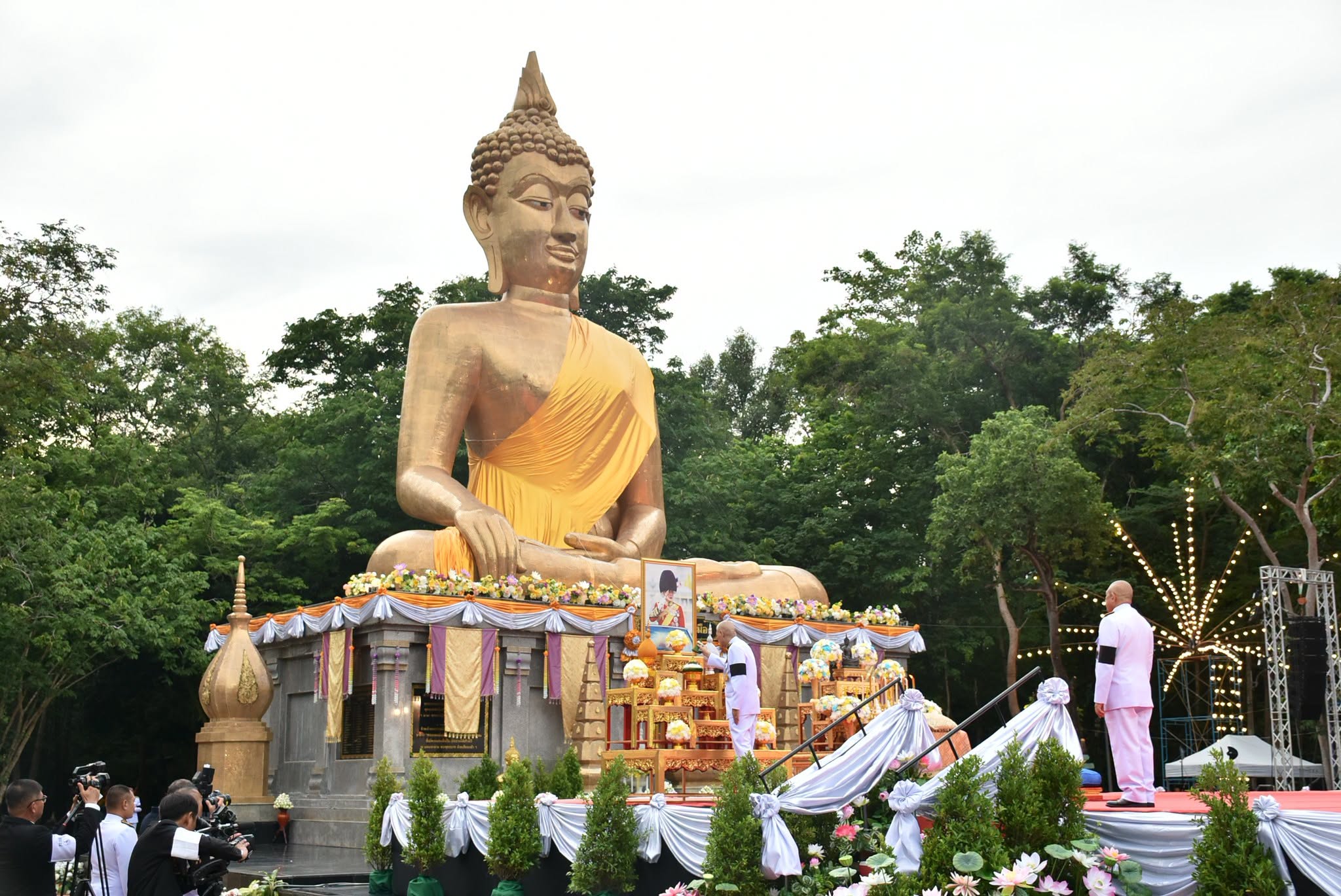 ผู้แทนพระองค์ไปปฏิบัติภารกิจในพิธีเปิดงาน &ldquo;เรือหลวงแห่งธรรมสู่การตื่นรู้ อำนาจเจริญ&rdquo; น้อมนำหลักธรรมสู่การสร้างสังคมคุณธรรมอย่างยั่งยืน