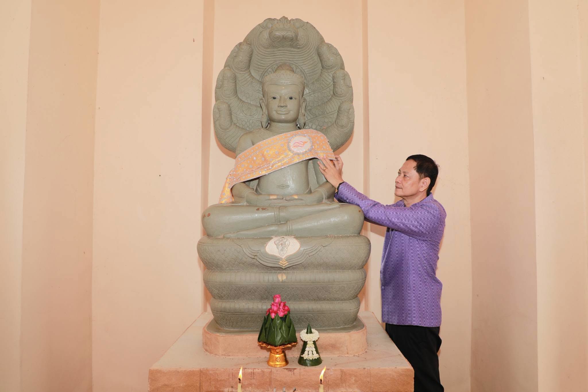 จังหวัดอำนาจเจริญ ประกอบพิธีห่มผ้าพระพุทธสมปรารถนา ณ เทวาลัย เกาะจิตรกูฏ อ่างเก็บน้ำพุทธอุทยาน
