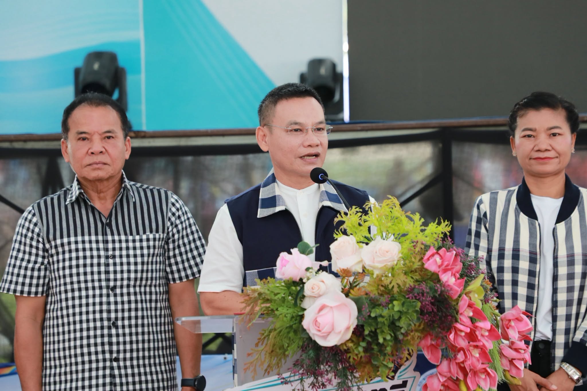อำนาจเจริญเปิดการแข่งขันกีฬาเซปักตะกร้อ จัดมหกรรมดนตรีและกีฬาริมฝั่งโขง ส่งเสริมการท่องเที่ยวชุมชน วันที่ 15 สิงหาคม 2569 ที่บริเวณหน้าเทศบาลตำบลชานุมาน อำเภอชานุมาน จังหวัดอำนาจเจริญ นายไพฑูรย์ พรหมสอน รองผู้ว่าราชการจังหวัดอำนาจเจริญ เป็นประธานเปิดการแข่งขันกีฬาเซปักตะกร้อ กิจกรรม &ldquo;มหกรรมดนตรีและกีฬาริมฝั่งโขง&rdquo; ภายใต้โครงการส่งเสริมการท่องเที่ยวเชื่อมโยงเรื่องราวริมแม่น้ำโขง จังหวัดอำนาจเจริญ โดยมีนายอนุชา ปะทิรัมย์ ท่องเที่ยวและกีฬาจังหวัดอำนาจเจริญ พร้อมหัวหน้าส่วนราชการ นักกีฬา และประชาชนเข
