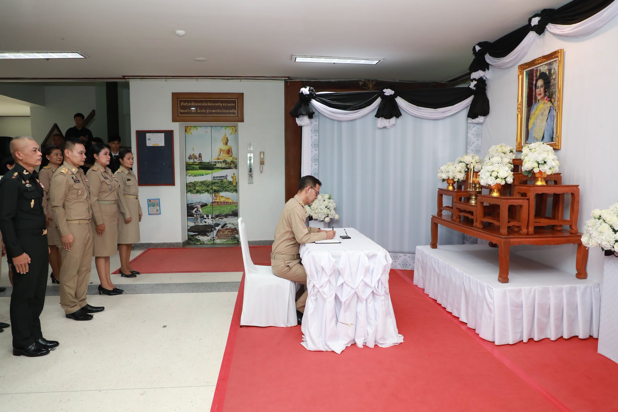 ผู้ว่าฯ อำนาจเจริญ เปิดศูนย์ประชาสัมพันธ์งานพระราชพิธีฯ มุ่งเผยแพร่ข้อมูลข่าวสารที่ถูกต้อง สร้างความรู้ความเข้าใจ และเปิดโอกาสประชาชนร่วมแสดงความอาลัยอย่างพร้อมเพรียง