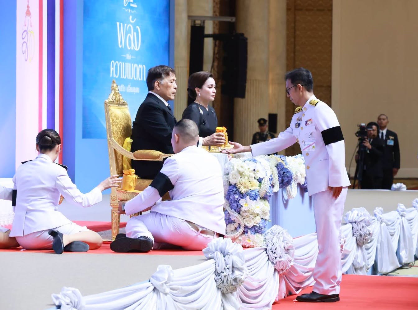 จังหวัดอำนาจเจริญ ร่วมเฝ้ารับเสด็จฯ พระบาทสมเด็จพระเจ้าอยู่หัว และสมเด็จพระนางเจ้าฯ พระบรมราชินี ในงานมหกรรมกองทุนแม่ของแผ่นดิน ประจำปี 2569