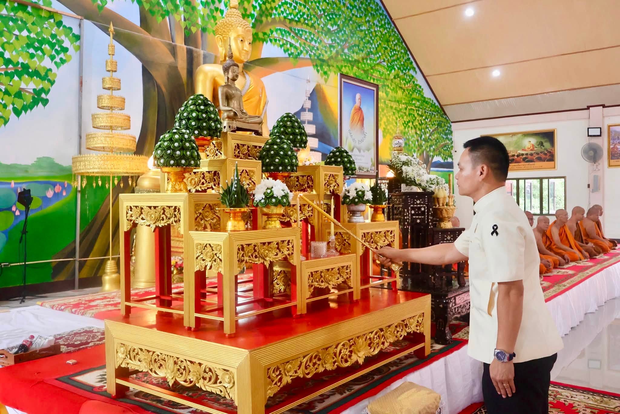 รองผู้ว่าราชการจังหวัดอำนาจเจริญ นำพุทธศาสนิกชนชาวจังหวัดอำนาจเจริญ ทำบุญตักบาตร "เข้าวัดปฏิบัติธรรมวันธรรมสวนะ"