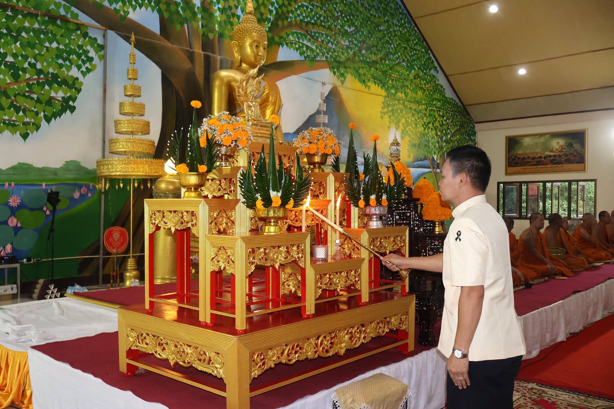 รองผู้ว่าราชการจังหวัดอำนาจเจริญ นำพุทธศาสนิกชนชาวจังหวัดอำนาจเจริญ ทำบุญตักบาตร"เข้าวัดปฏิบัติธรรมวันธรรมสวนะ" วันแรม 14 ค่ำเดือน 9 บุญข้าวประดับดิน