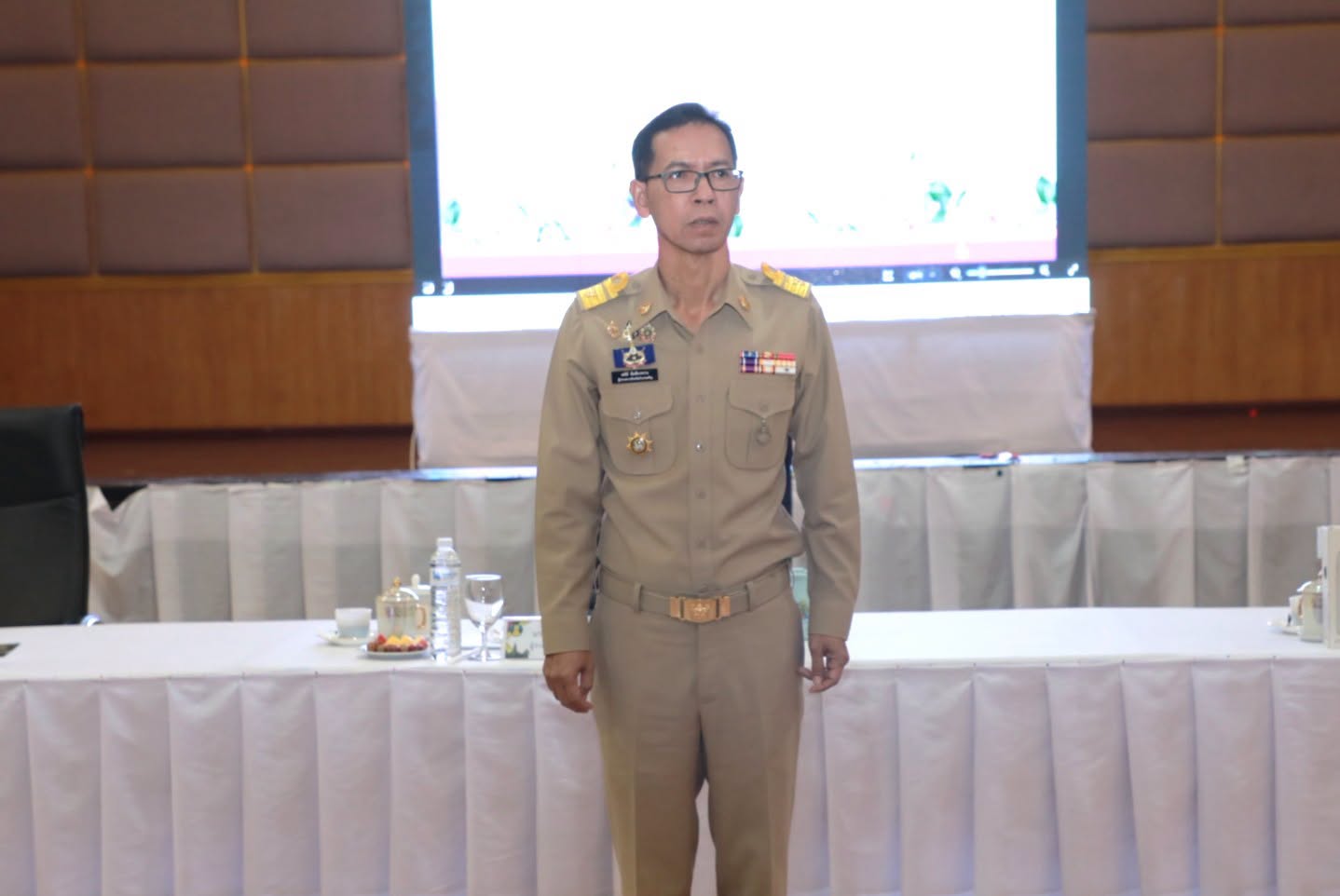ผู้ว่าฯ อำนาจเจริญ มอบเกียรติบัตรเชิดชูเกียรติคณะกรรมการ สมาชิกเหล่ากาชาด และครูอาสาสมัคร โครงการส่งเสริมและพัฒนาการพูด อ่าน เขียน ภาษาไทย ประจำปีงบประมาณ พ.ศ. 2569