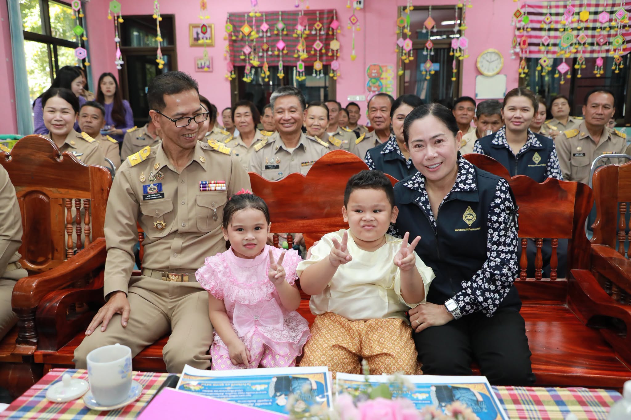 ผู้ว่าฯ อำนาจเจริญ พร้อมประธานแม่บ้านมหาดไทย นำคณะลงพื้นที่ตรวจติดตาม "อาหารกลางวัน - นมโรงเรียน" ในศูนย์พัฒนาเด็กเล็ก อ.หัวตะพาน และ อ.ลืออำนาจ มุ่งดูแลโภชนาการเด็กปฐมวัยให้มีสุขภาพสมวัย 100%