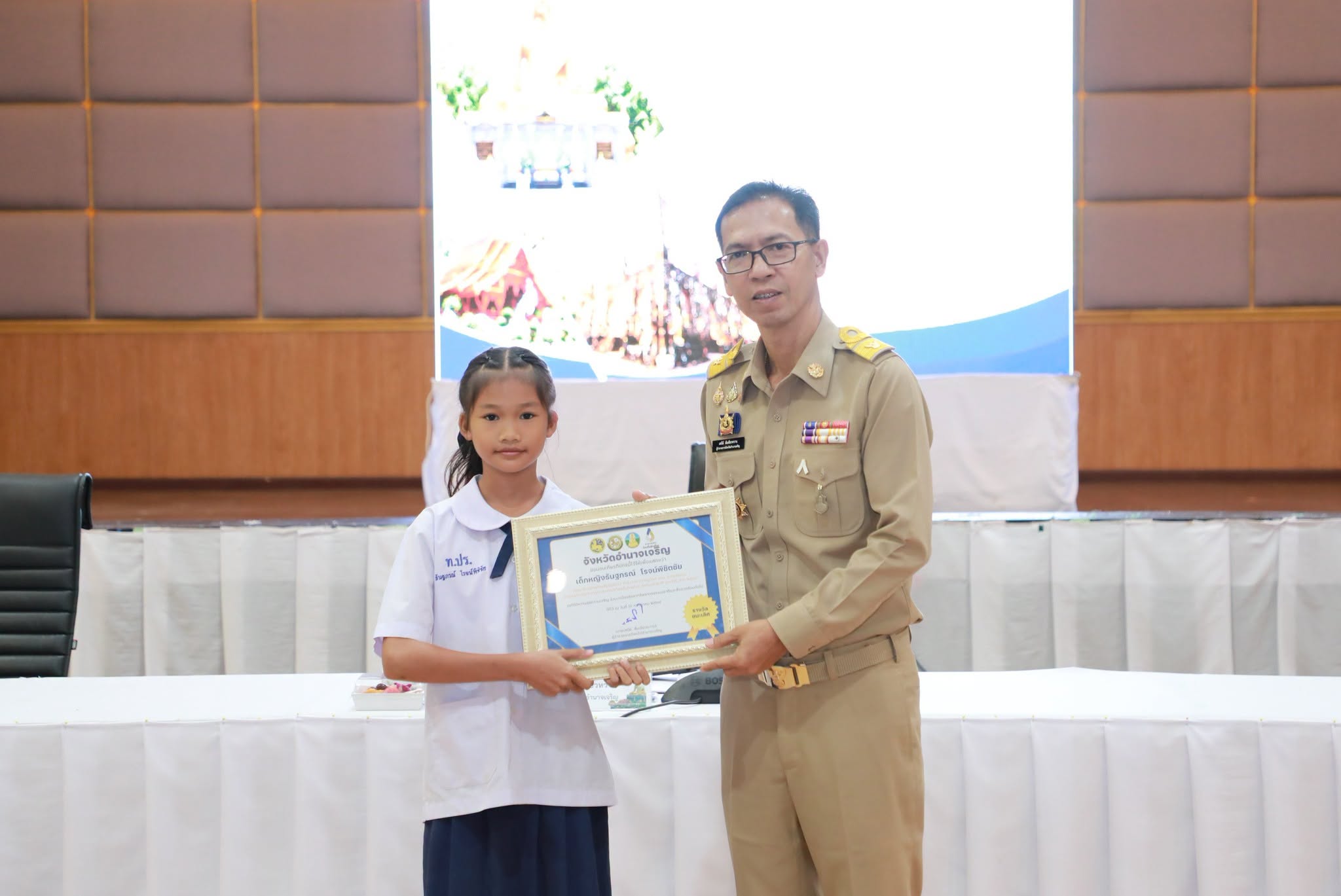 ผู้ว่าฯ อำนาจเจริญ มอบเกียรติบัตรอาสาสมัครท้องถิ่นรักษ์โลก ดีเด่นแห่งชาติ ประจำปี 2569