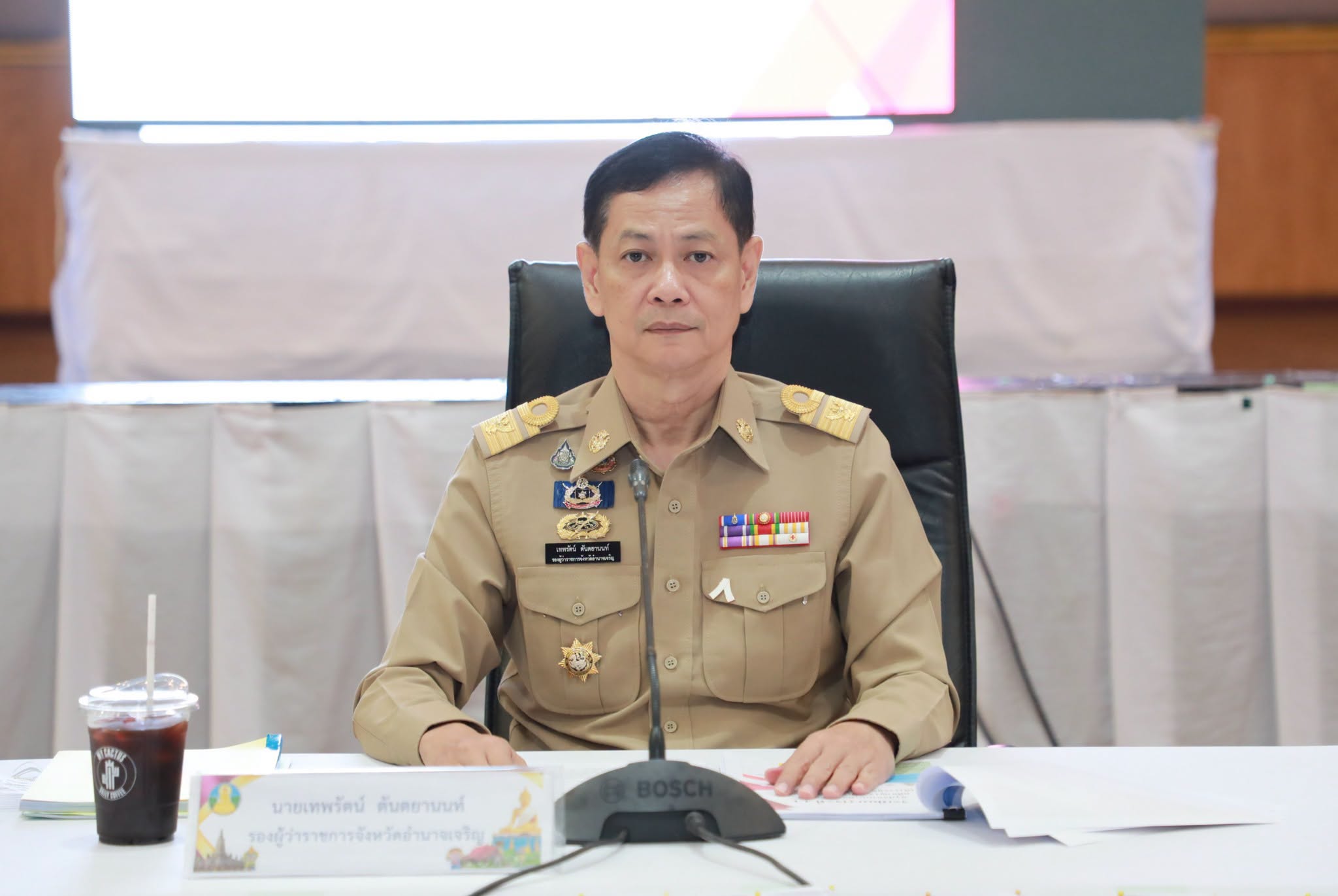 จังหวัดอำนาจเจริญ ประชุมคณะกรรมการรักษาความสงบเรียบร้อย ย้ำบูรณาการทุกฝ่ายคุมเข้มอาชญากรรม จัดระเบียบสังคม และรณรงค์ลดอุบัติเหตุทางถนน