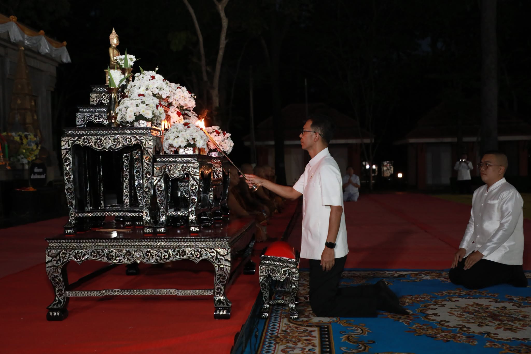 พุทธศาสนิกชนชาวจังหวัดอำนาจเจริญ ร่วมพิธีเวียนเทียนเนื่องในวันออกพรรษา ณ พุทธอุทยานพระมงคลมิ่งเมือง&nbsp;